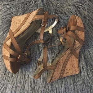 Guess Tan Bow Wedges